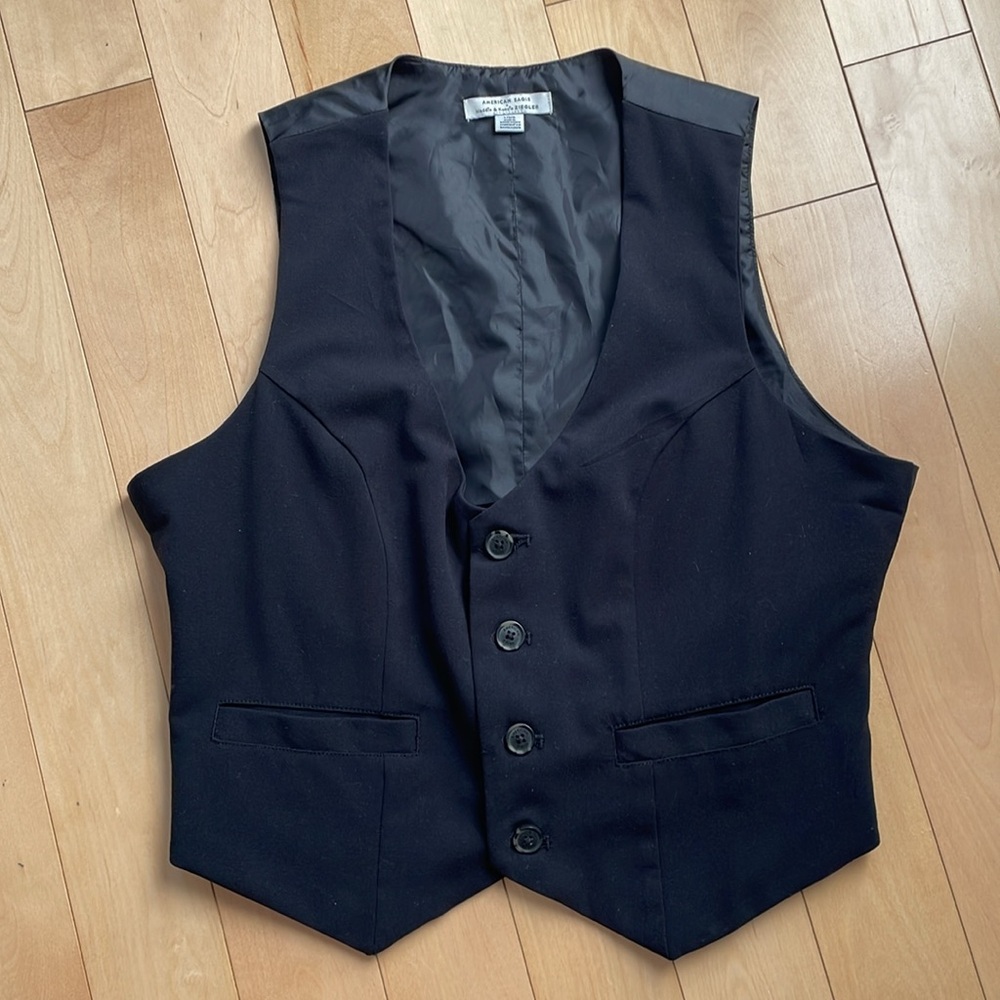 Buttoned vest